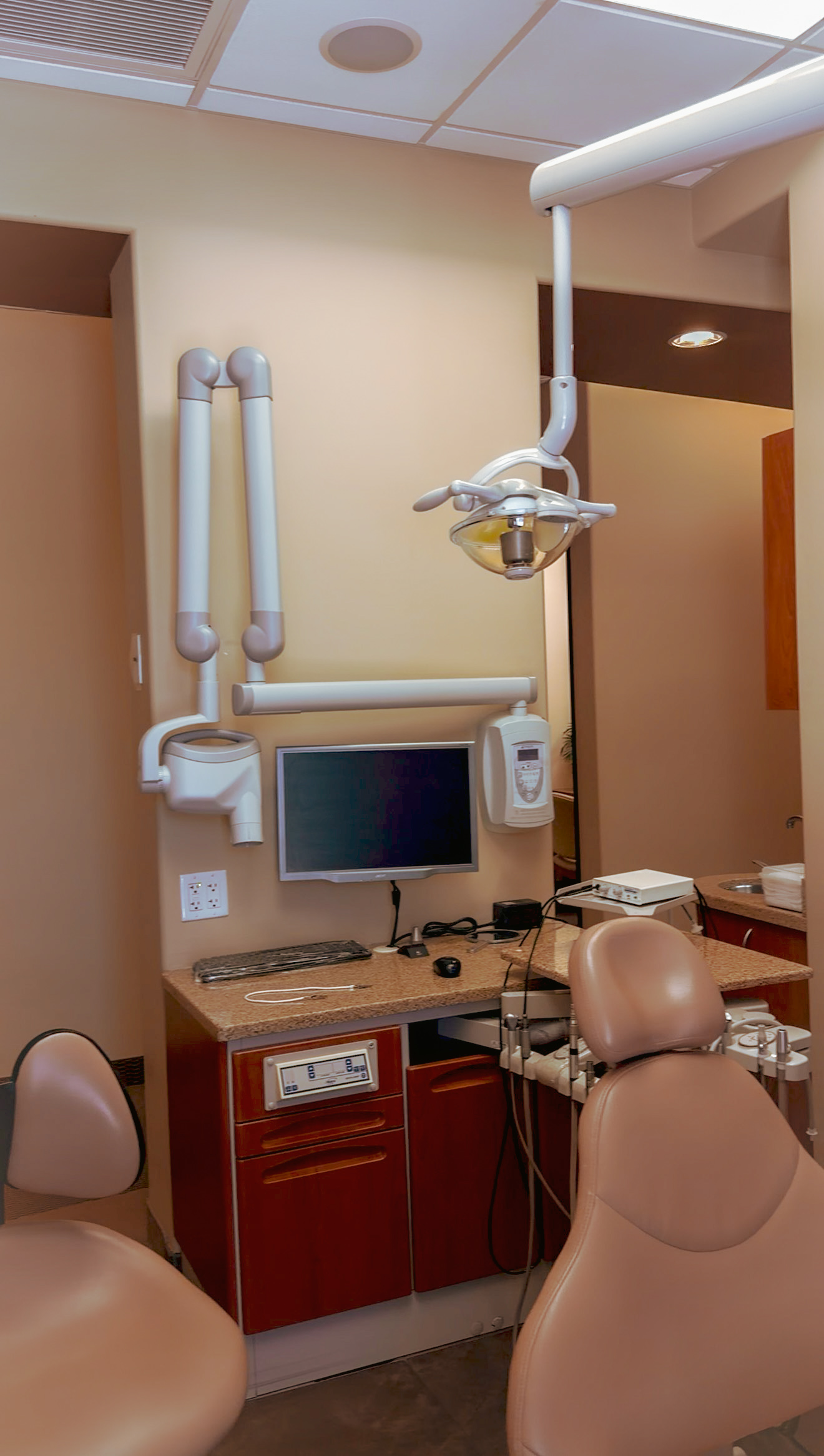 Clean, Organized Clinical Spaces Focused on Safety and Comfort